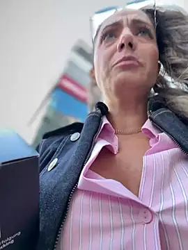 adya-alyのライブXXXチャット