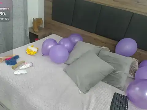 miss_charlott_18: онлайн-секс-чат