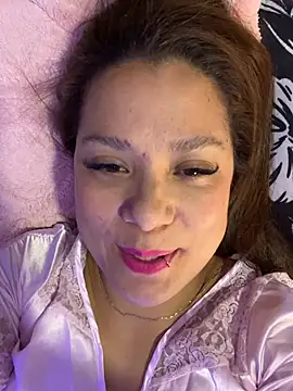 Pretty__Milf's Live XXX Chat