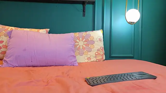 ale_cam élő XXX-chatje