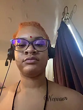 Pokazy przed kamerką – nickytheehawtie