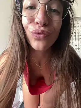 Yara-Loliin Live XXX chat