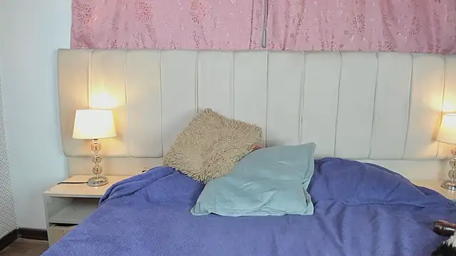 XXX chat uživo modela mia__gv