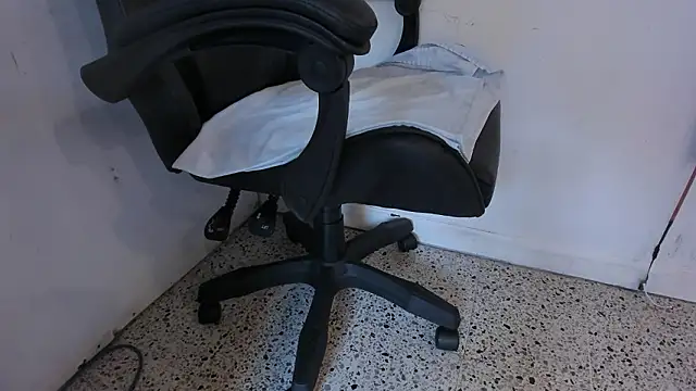 XXX chat uživo modela miaa_quinn