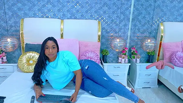 NaiomyLanes – Kamerová šou