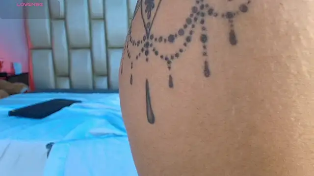 ZoeBarlove 即時 XXX 聊天