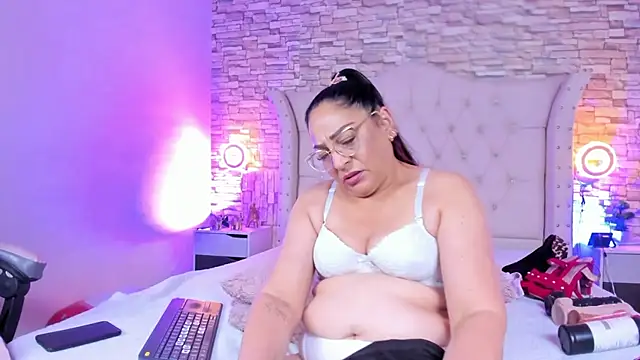 Chat +18 de Gina_Myers ao vivo