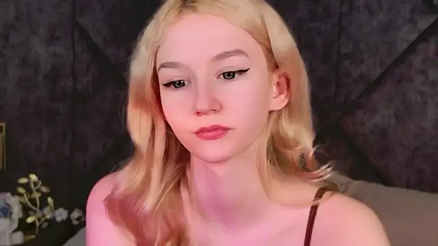 NaomiLoys Adlı Modelin Canlı XXX Sohbeti