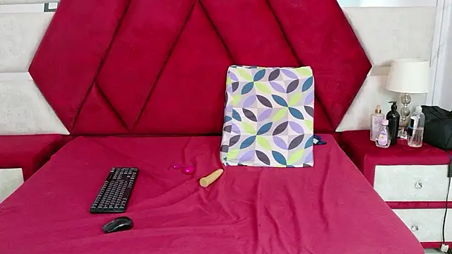 Kity_spiderr লাইভ XXX চ্যাট