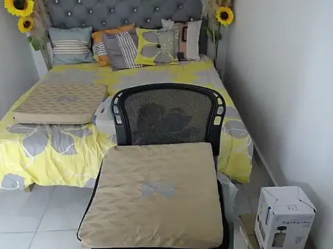 Онлайн чат XXX hotlesby_valery