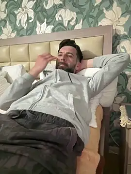 Michel_huge Adlı Modelin Canlı XXX Sohbeti