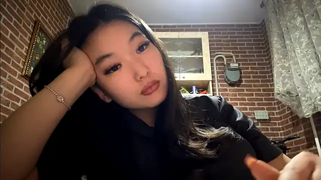 EmmaLeexth 现场XXX聊天