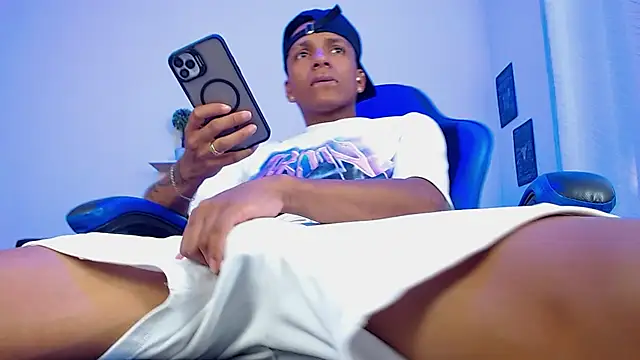 ostinn18 Adlı Modelin Canlı XXX Sohbeti