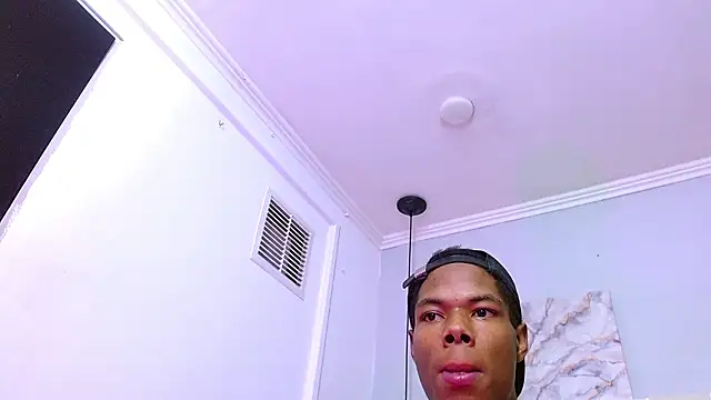 Santiago_Ortiz_ Adlı Modelin Canlı XXX Sohbeti