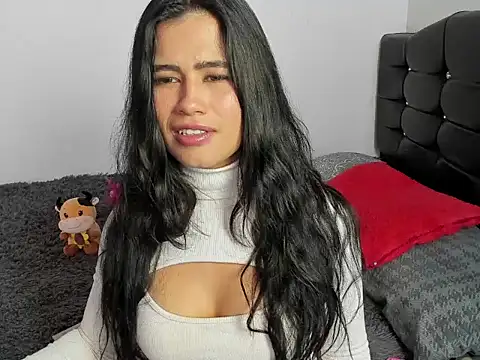 LatinaQueen23's Live XXX Chat