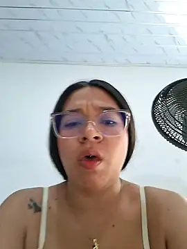 -VICKKY Chat XXX live