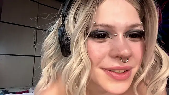 MeowMixern Live XXX chat