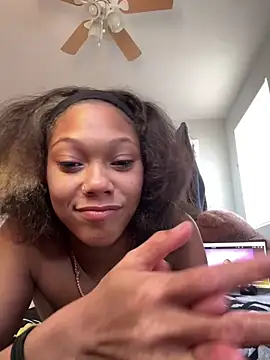 Tamiii420 即時 XXX 聊天