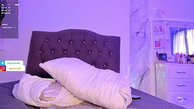 alysson_18 Adlı Modelin Web Kamerası Şovu