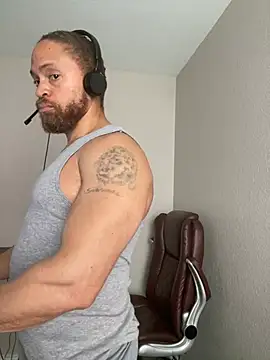 Fathero1time 即時 XXX 聊天