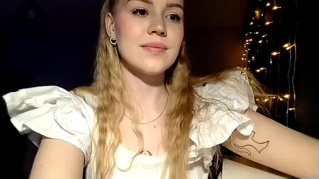 LunaPeonyn Live XXX chat