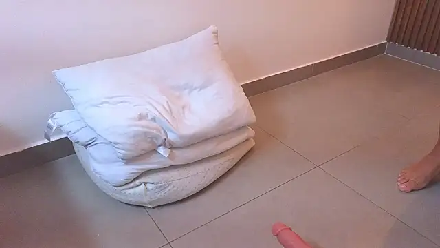 Kenya--Buhle webcam show