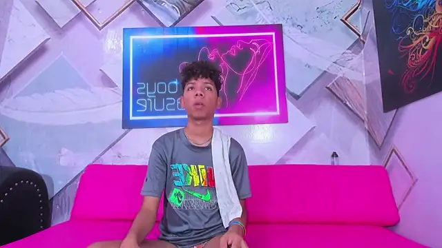 Spicy_guys Chat XXX live