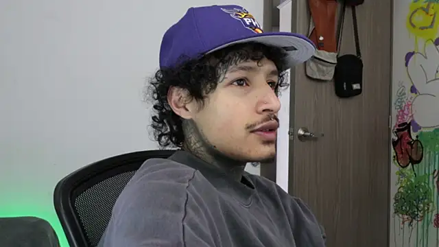 trieone Chat XXX live