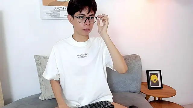 Show modela daniell_rdrig na web-kameri