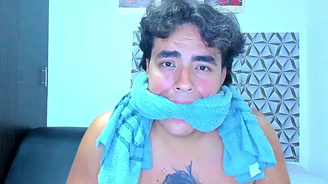 XXX chat u živo modela Theo_Castell