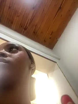 LiaTrainor Adlı Modelin Canlı XXX Sohbeti