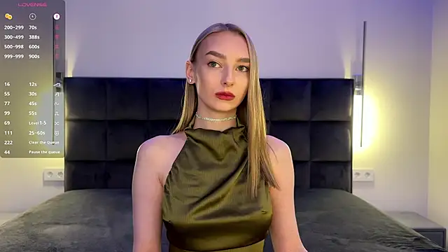 GoldieHarrington's Live XXX Chat