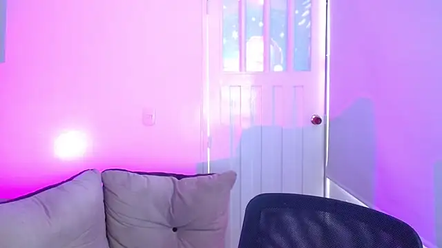 milfrousse 现场XXX聊天