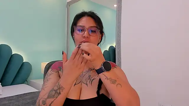 sharlott18 即時 XXX 聊天