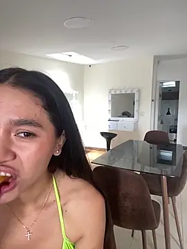 XXX chat uživo modela JuliaaVega