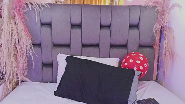 Missy_22_ Webcam Show