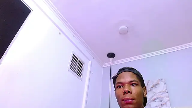 Santiago_Ortiz_ Adlı Modelin Canlı XXX Sohbeti