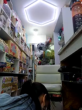 Chat +18 de LunaZambrano ao vivo