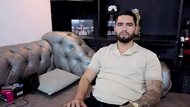 matteosantos Adlı Modelin Canlı XXX Sohbeti