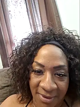 Pokazy przed kamerką – Big_Booty_Bonnie