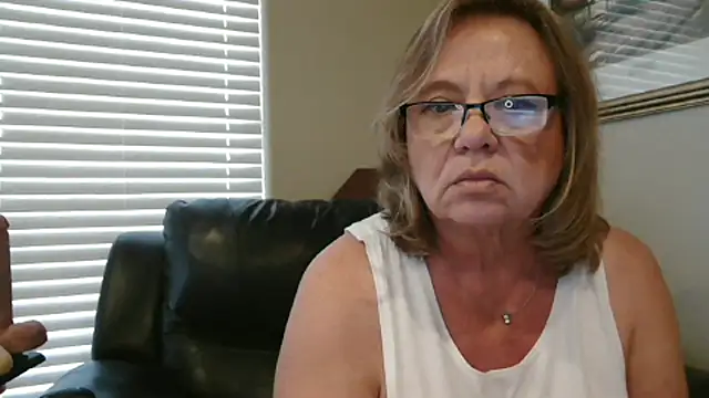 BustyAnnie: απευθείας συνομιλία ΧΧΧ