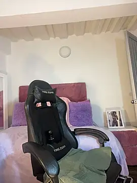 Chat +18 de karinacortes ao vivo