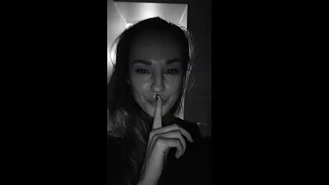 SuchArt_ Adlı Modelin Canlı XXX Sohbeti