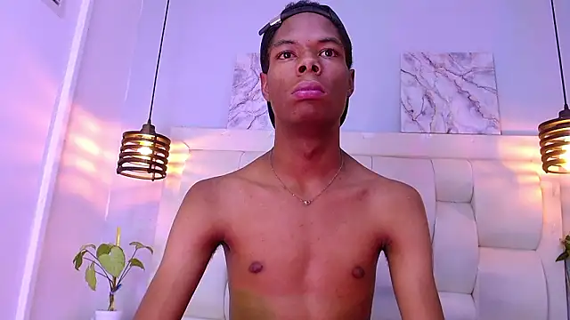 Santiago_Ortiz_ Adlı Modelin Canlı XXX Sohbeti