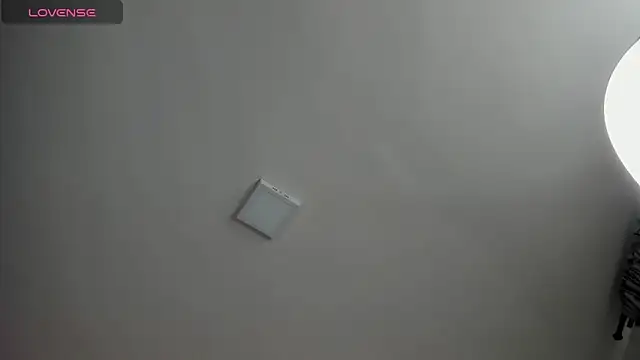 Lele_669: διαδικτυακό σόου στην κάμερα