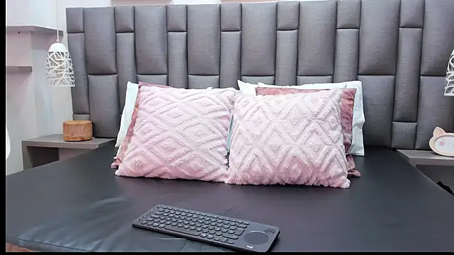 ZoeKrug élő XXX-chatje