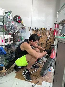 Paul22cm- 即時 XXX 聊天