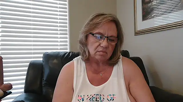 BustyAnnie: вебкам-шоу