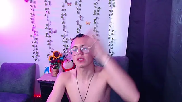 Tina_4_Charlie – Naživo XXX chat