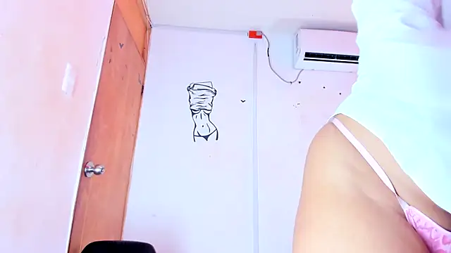 XXX chat uživo modela Emily_Coper18